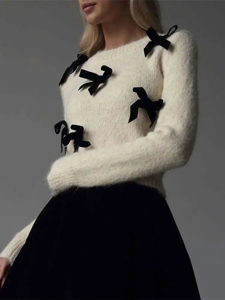Regal Charm Round Neck Sweater – Bow Appliqué Long-Sleeve Knit