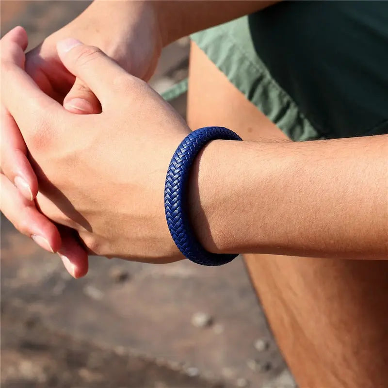 Minimalist Leather Bracelet – Understated Elegance for Everyday Wear