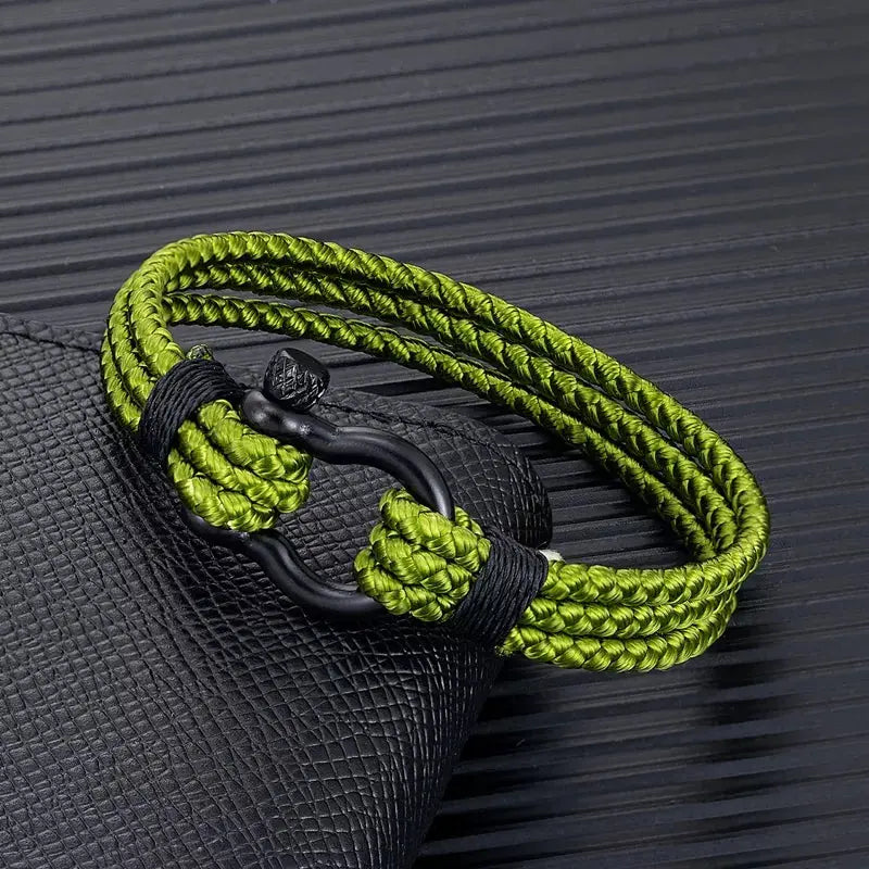 Minimalist Navy Bracelet – Understated Sophistication in Every Detail