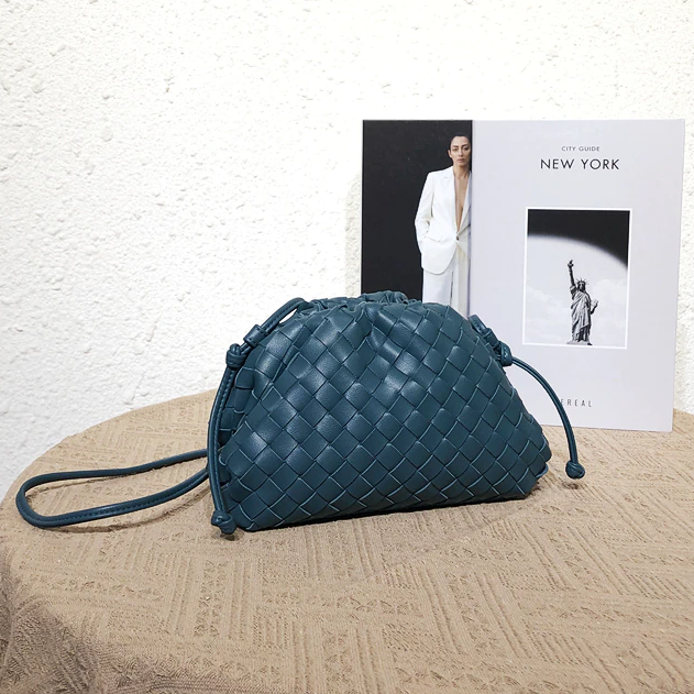 Women’s Woven Cloud Messenger Bag – Lightweight and Stylish Handbag for Casual and Travel Outings