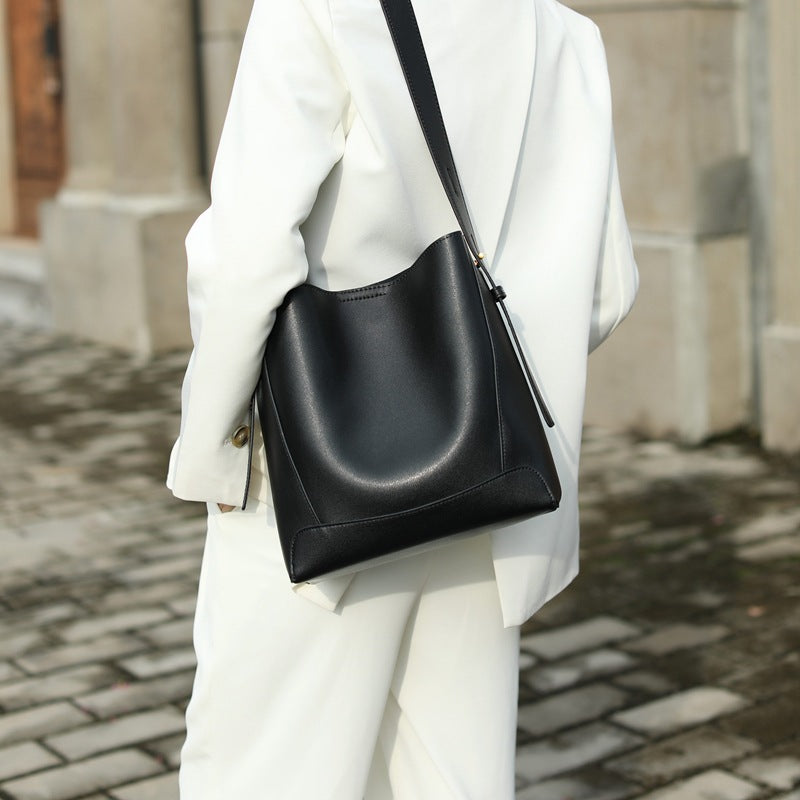Genuine Leather Tote Bag – Spacious and Versatile Design N