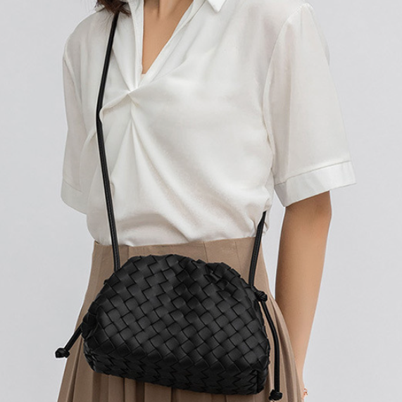 Women’s Woven Cloud Messenger Bag – Lightweight and Stylish Handbag for Casual and Travel Outings