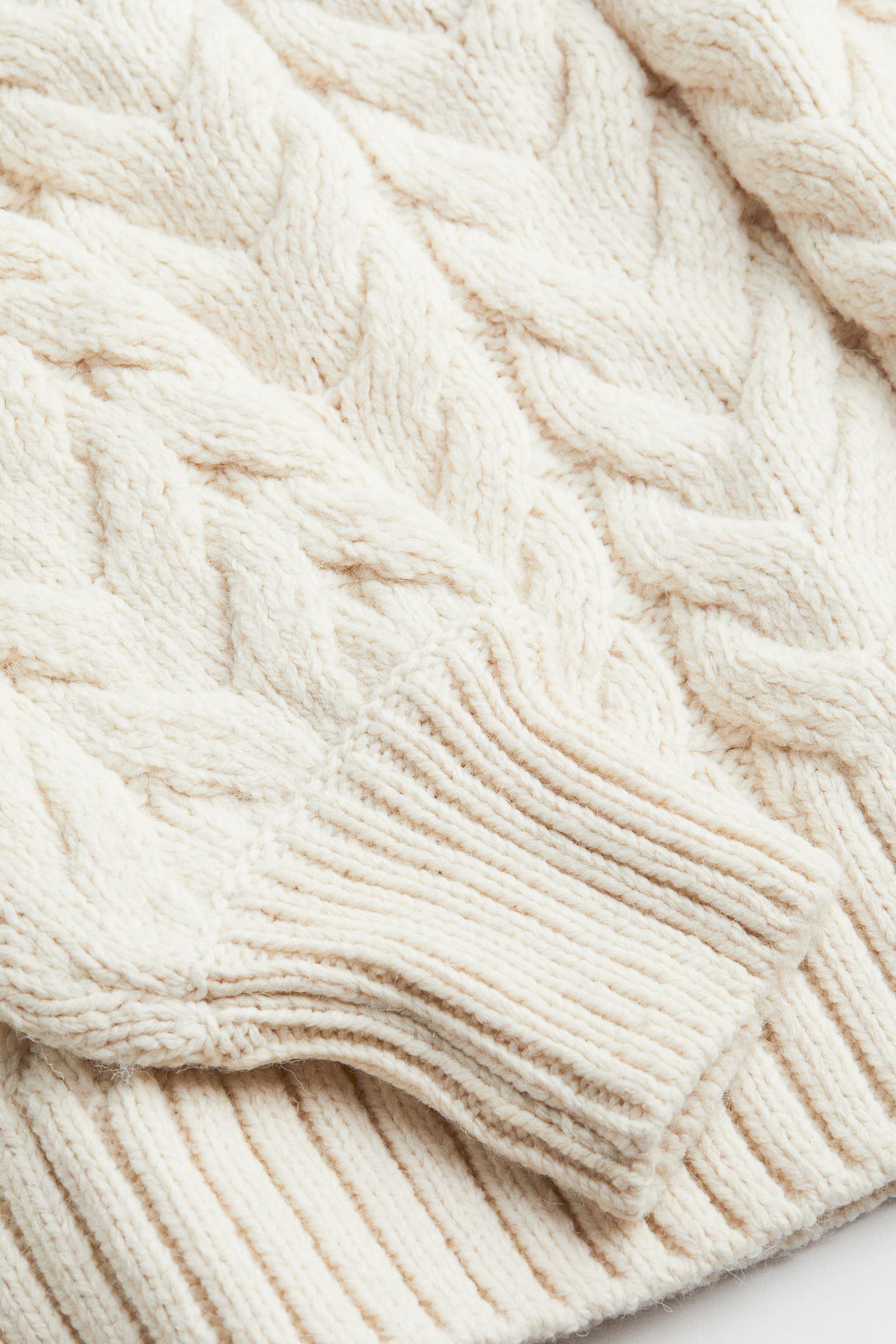 Thrustyle - Soft Wool Cable Knit Sweater